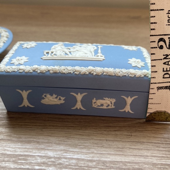 Wedgwood England jasperware vesta match box and heart plate - Picture 5 of 16